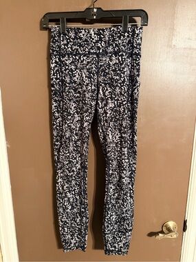 Lululemon Patterned High Rise 7/8 Leggings Size 6